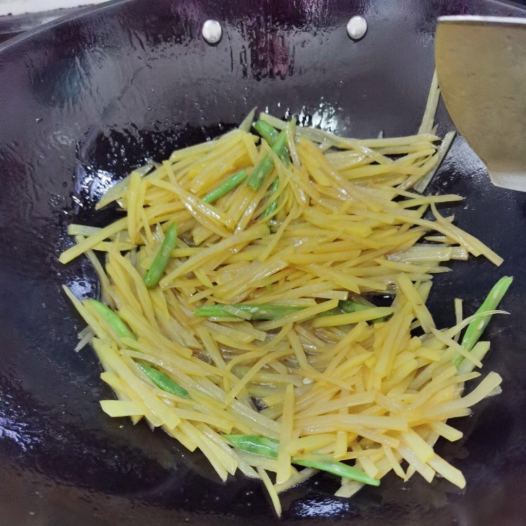 酸辣土豆丝的家常做法 超级下饭