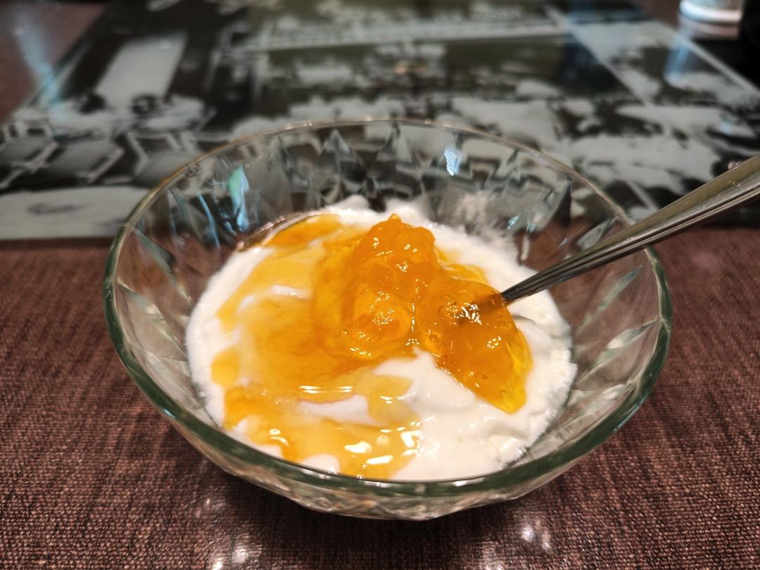 自制酸奶，没有酸奶机，也没有乳酸菌粉，也做成了老酸奶……不过家里得有个带发酵功能的烤箱才行……