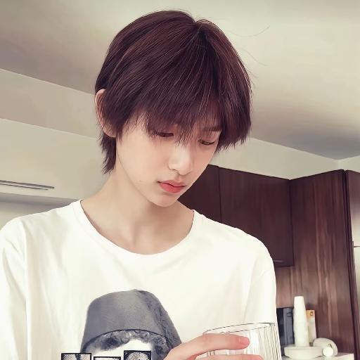 捡破烂的小青年