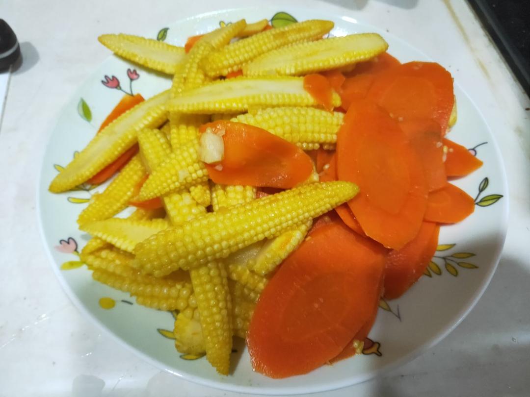 玉米笋炒胡萝卜