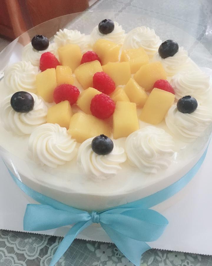 奶油水果装饰蛋糕