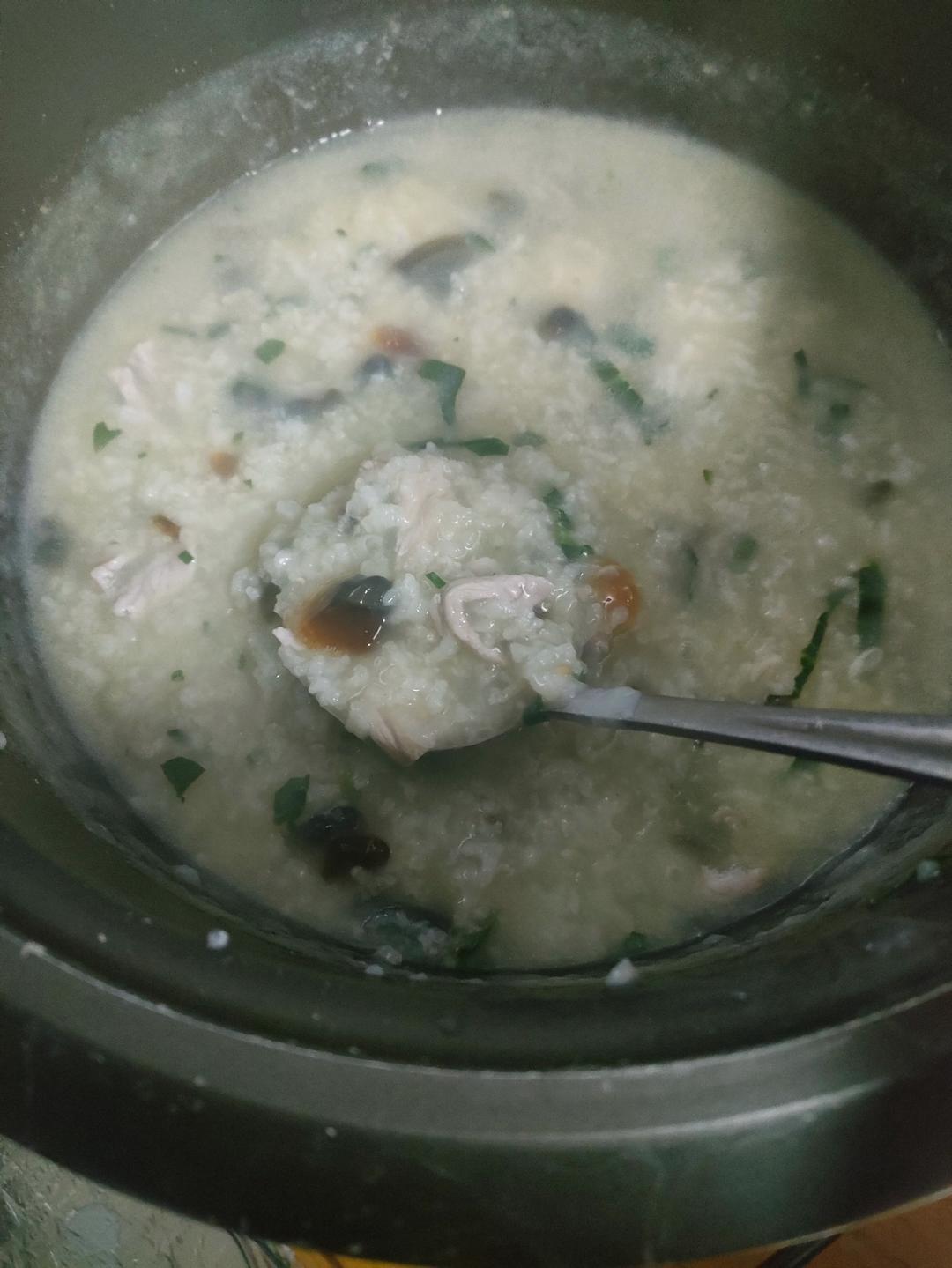 超简单的电饭煲版皮蛋瘦肉粥