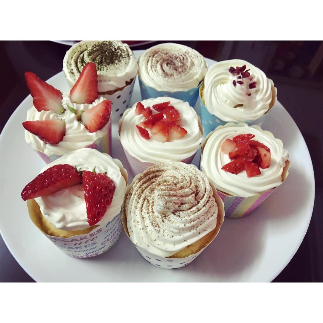 鲜奶油戚风杯子蛋糕（纸杯蛋糕）