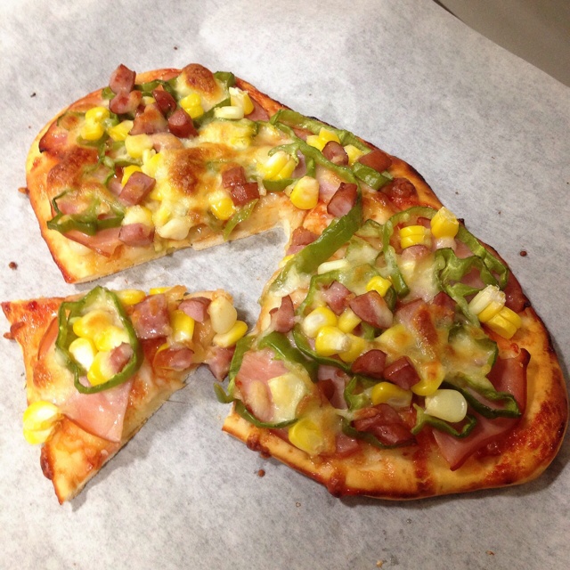 薄饼脆皮火腿pizza