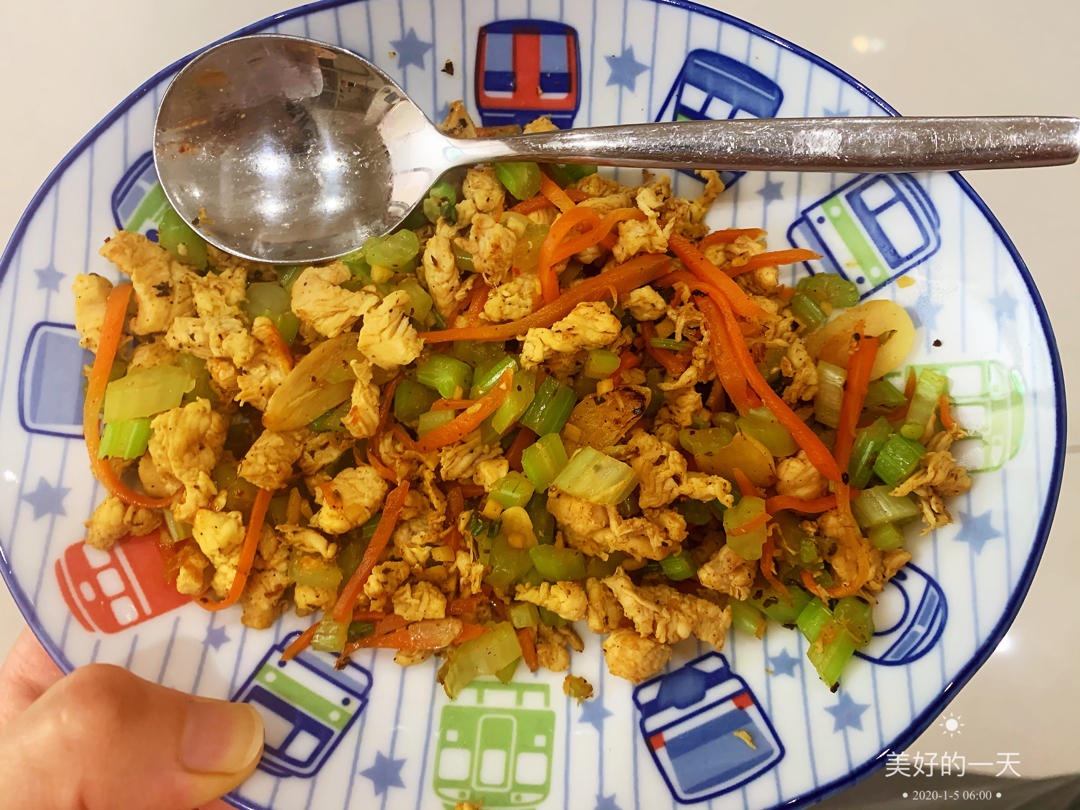 【健康三餐】咖喱鸡肉末生菜卷