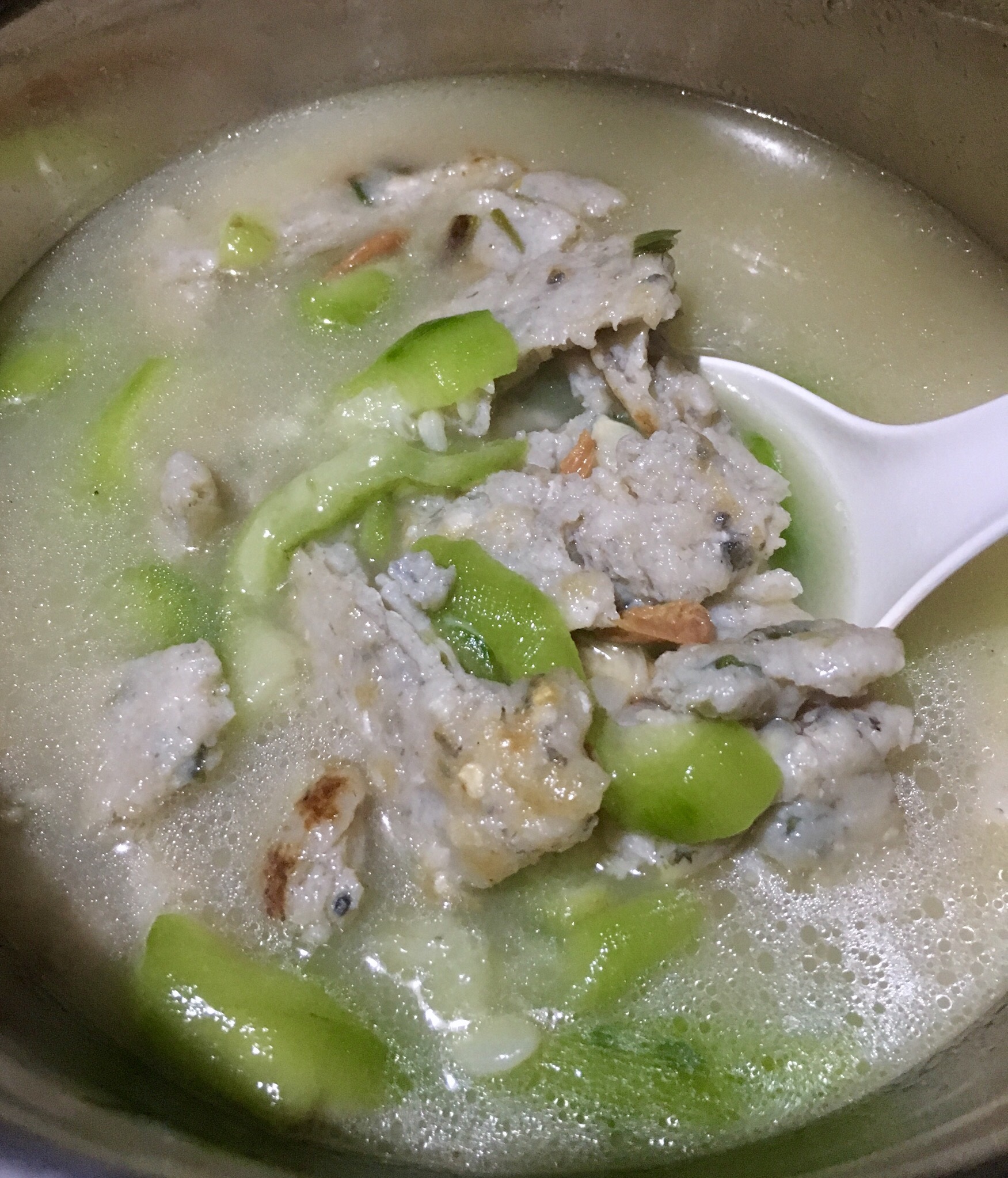 鱼滑丝瓜汤的做法