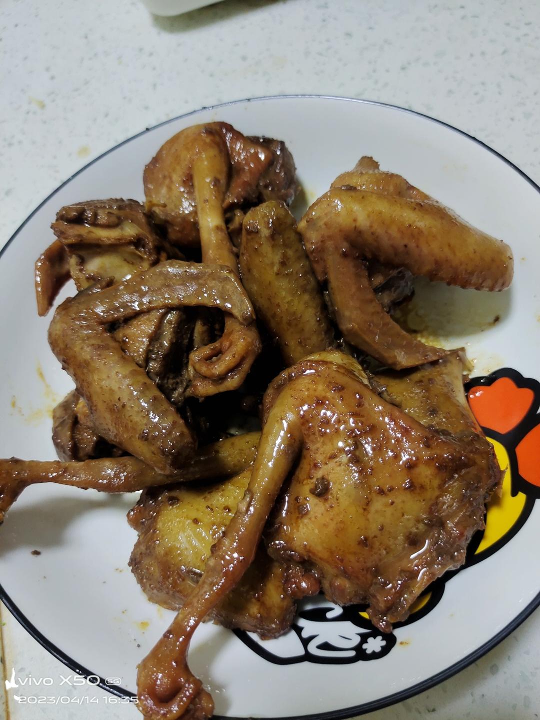 酱油乳鸽（好吃到舔盘子）