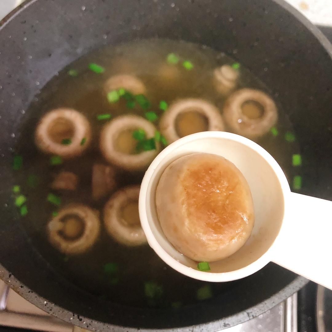 鲜掉眉毛口蘑汤