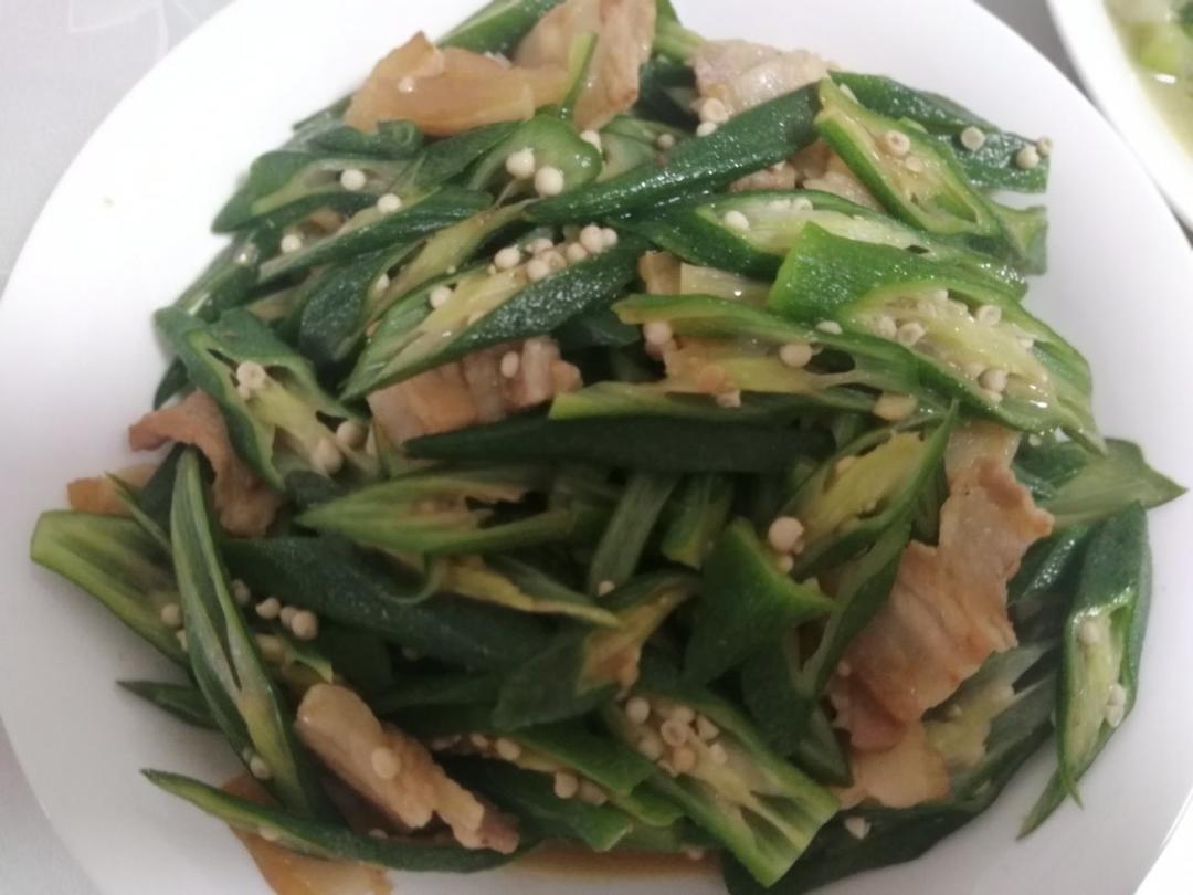 五花肉炒秋葵