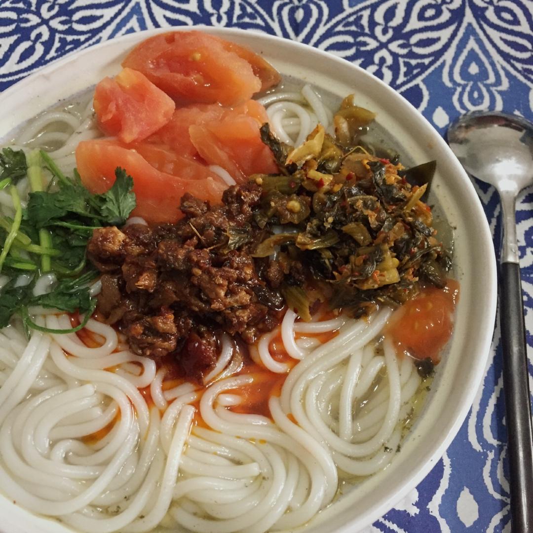 云南人都叫好的小锅米线