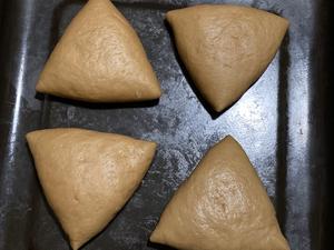 可可麻薯葡萄干软欧面包的做法 步骤15