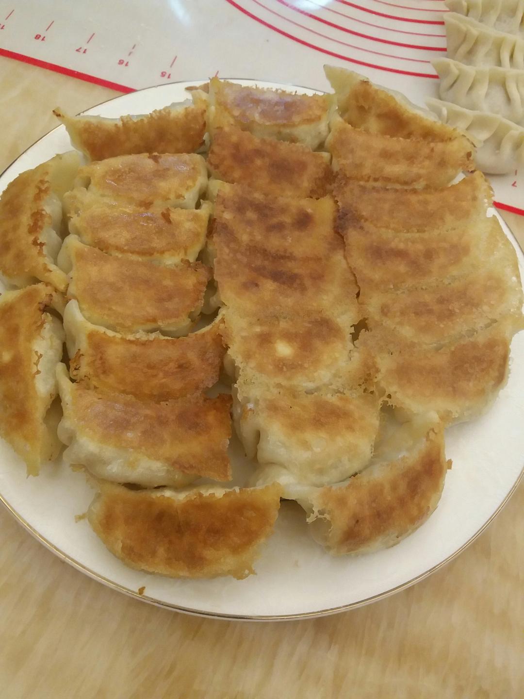 自制香菇肉馅饺子……好吃到停不下来！