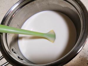 炸鲜奶&鲜奶冻的做法 步骤2