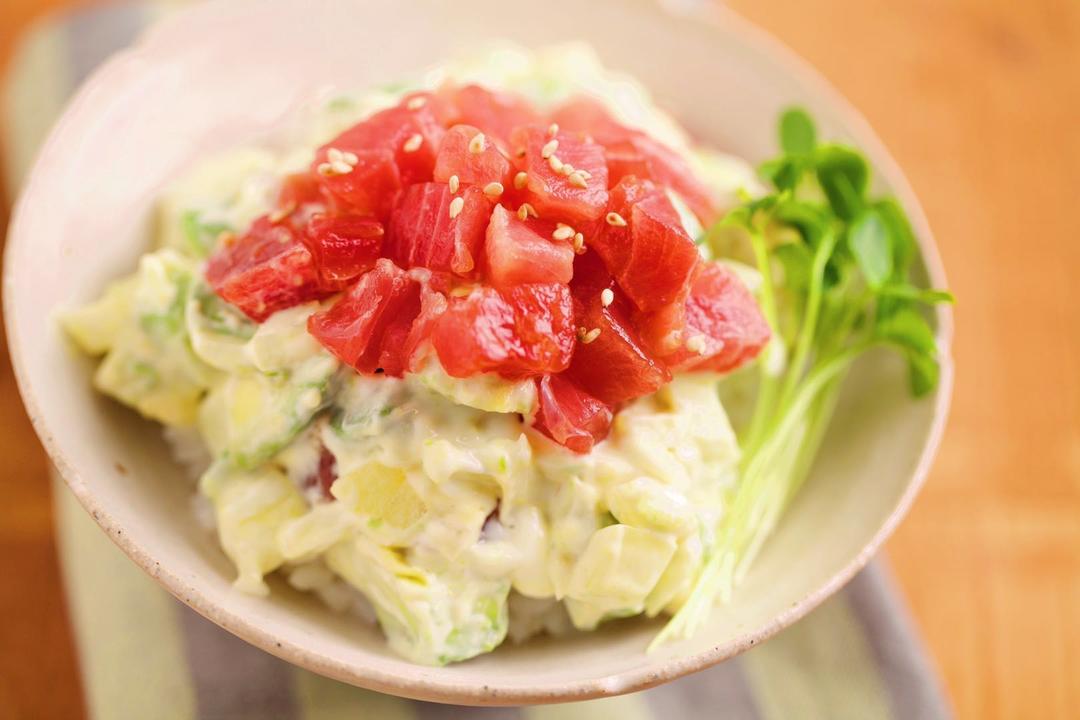 金枪鱼牛油果拌饭的做法