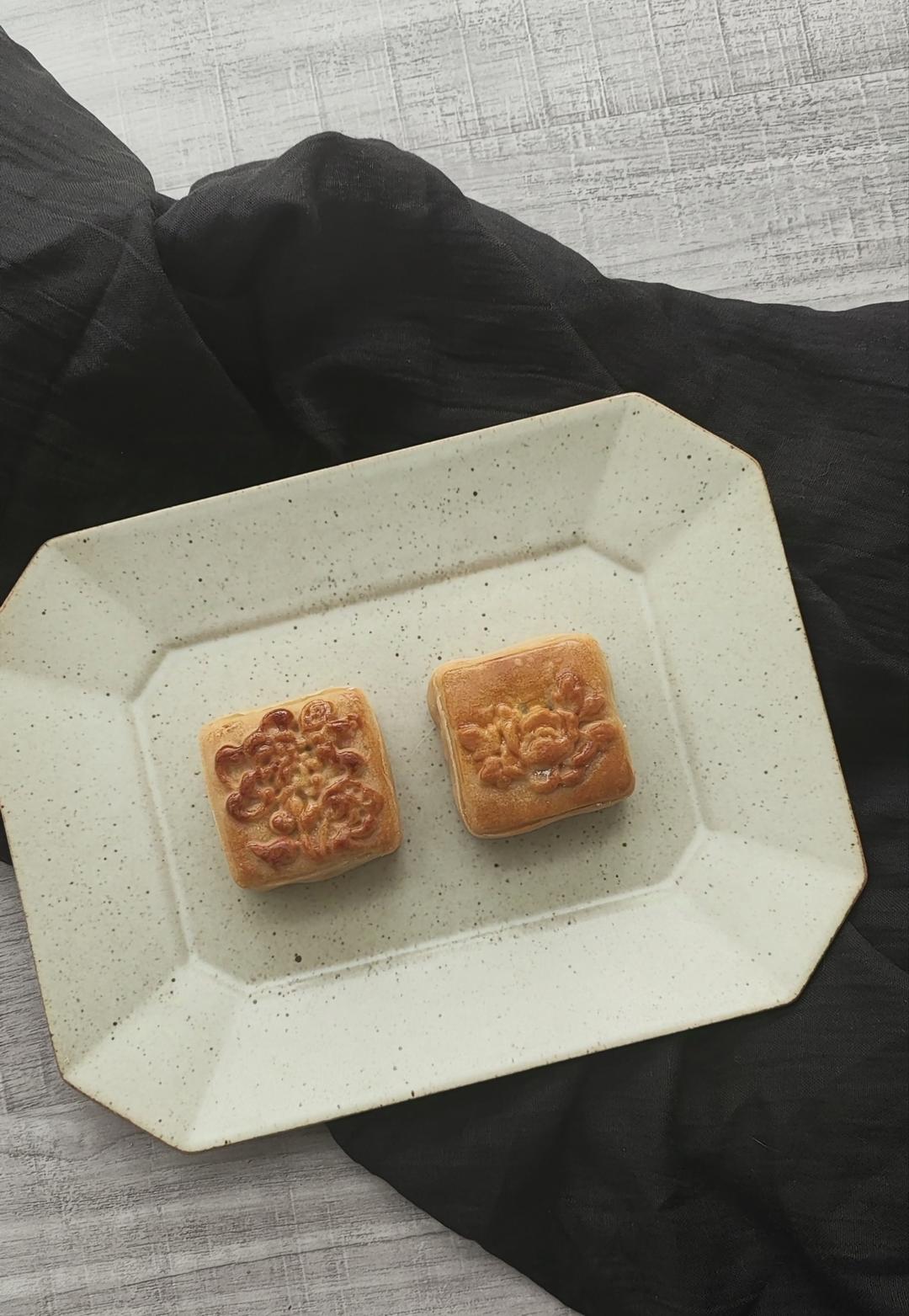 广式月饼—蛋黄冬翅月饼