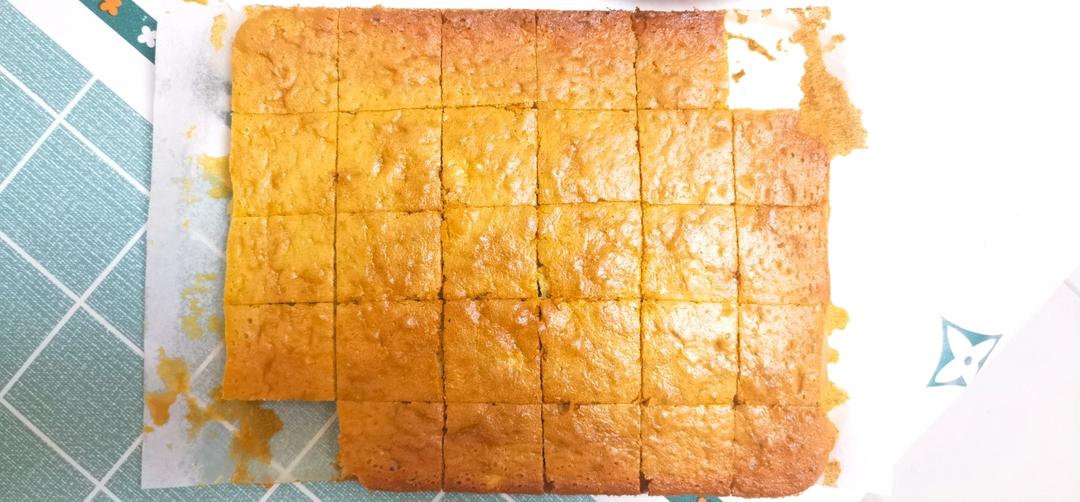 简单到只需所有材料混一起烤一烤的苹果蛋糕！