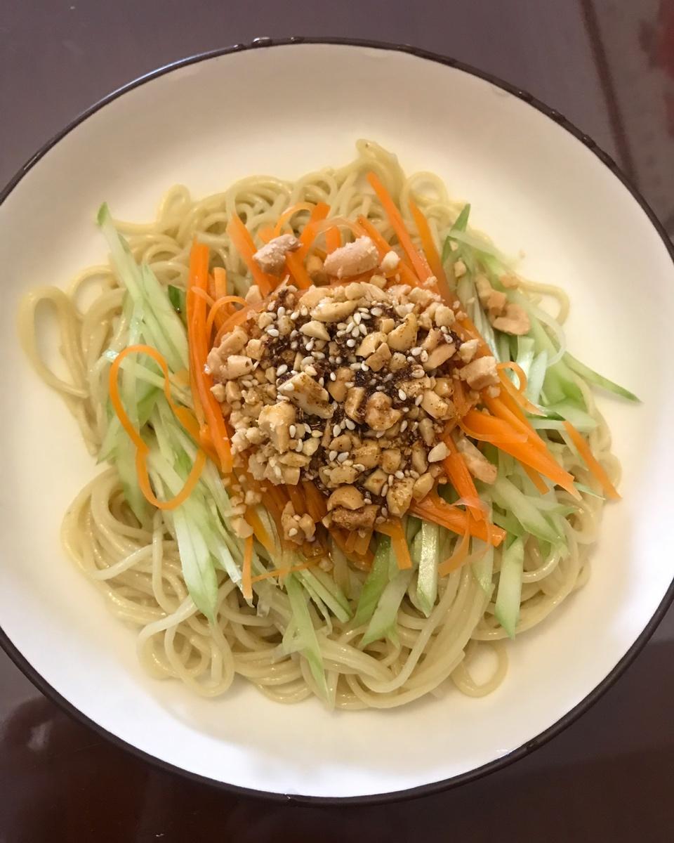 【椒麻鸡丝凉面】