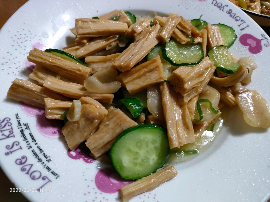 黄瓜木耳炒腐竹