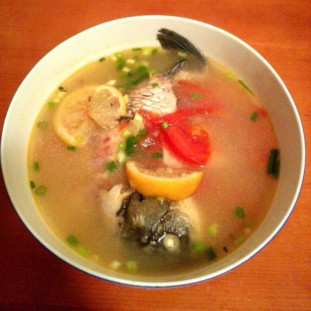 余大仙做的番茄鲫鱼汤