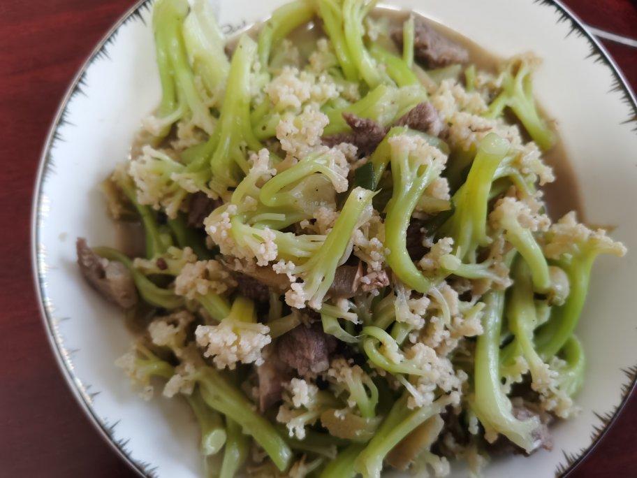 干煸菜花（花菜炒肉）