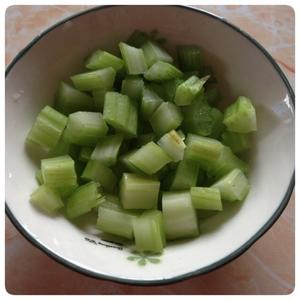 芹菜豆浆＋韭菜饺子的做法 步骤2