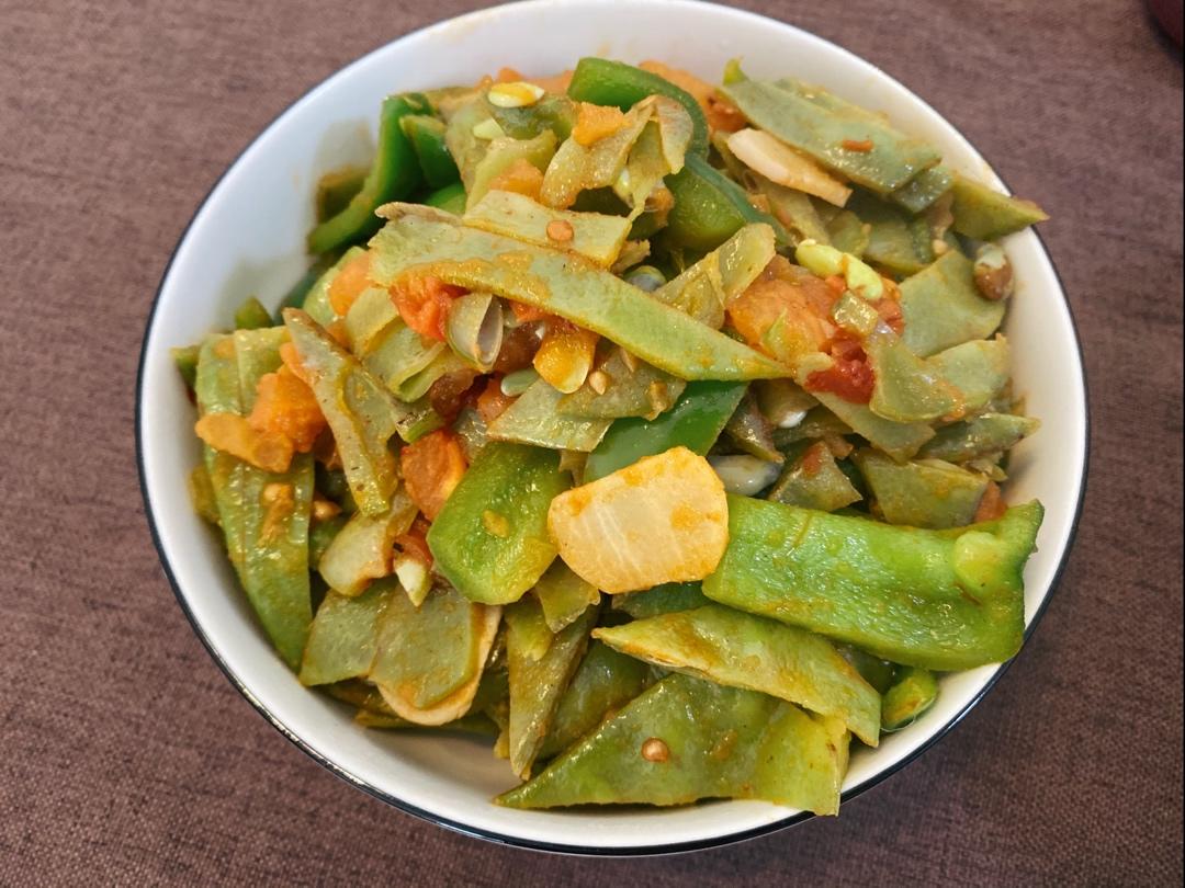 青椒西红柿炒红扁豆（泥巴豆）