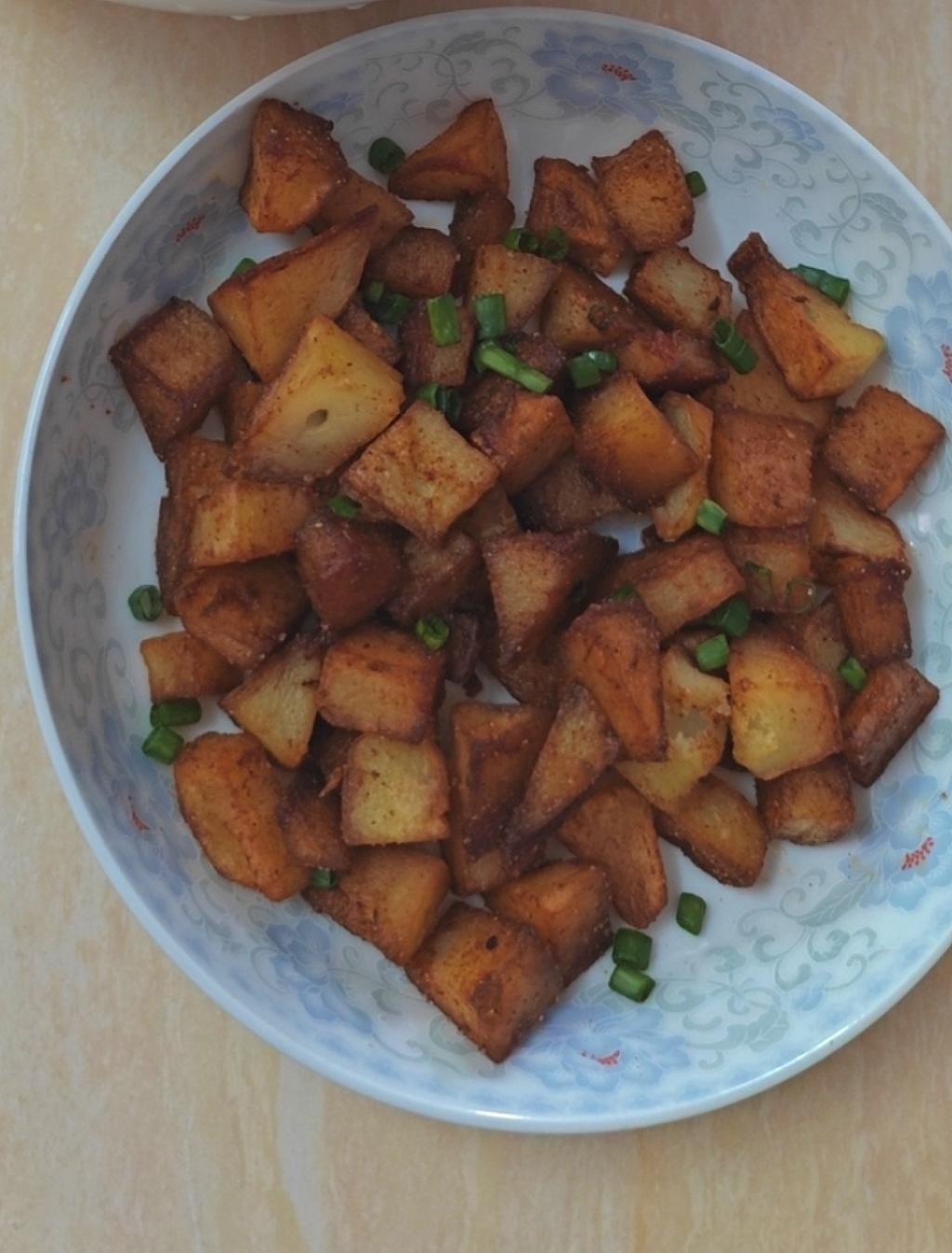 香辣过瘾的孜然土豆火腿，比路边摊还好吃
