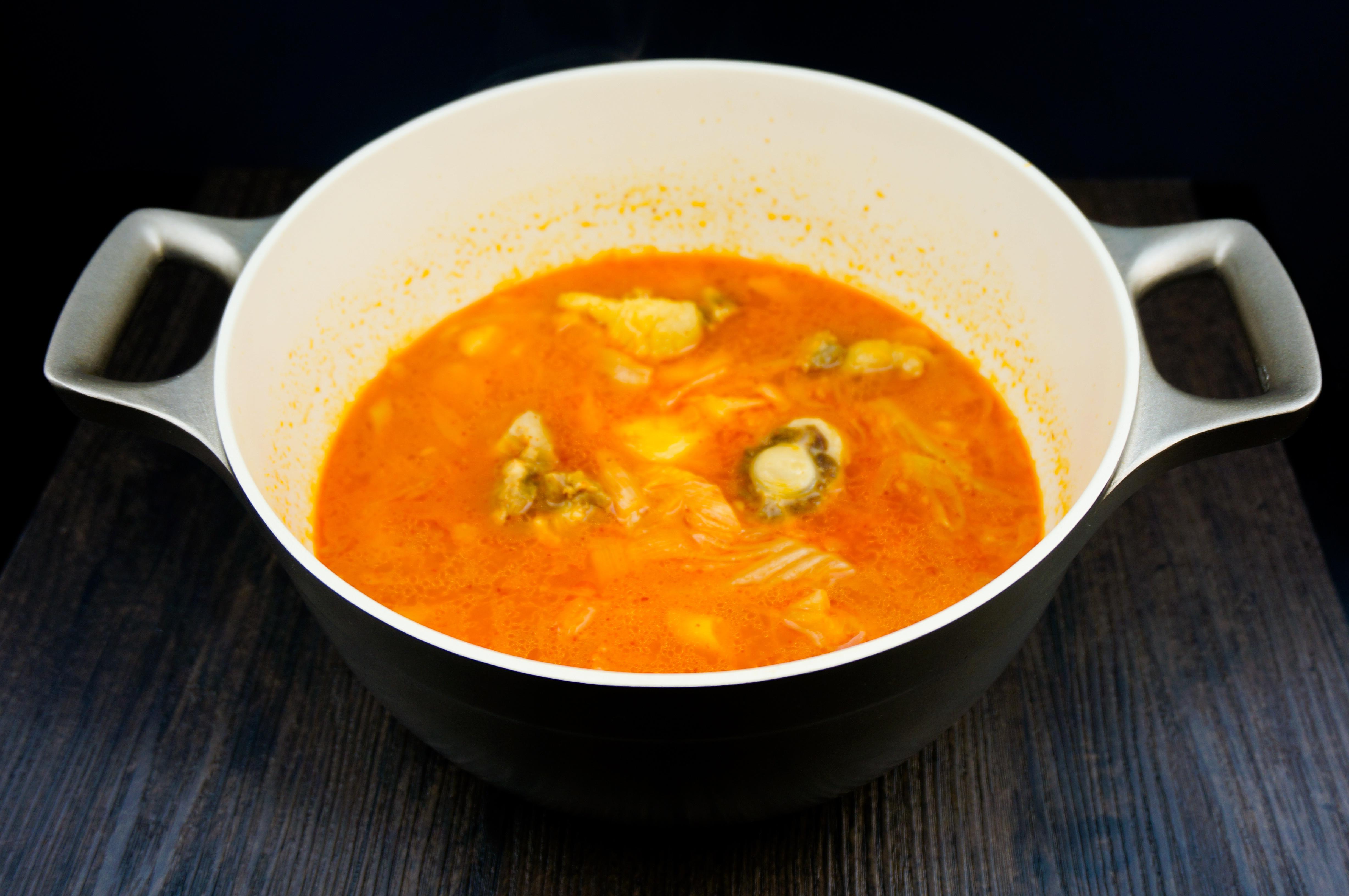 韩式辣白菜牛尾汤的做法