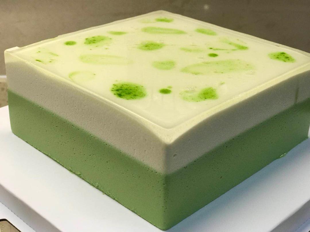 开心果慕斯配香草椰子慕斯