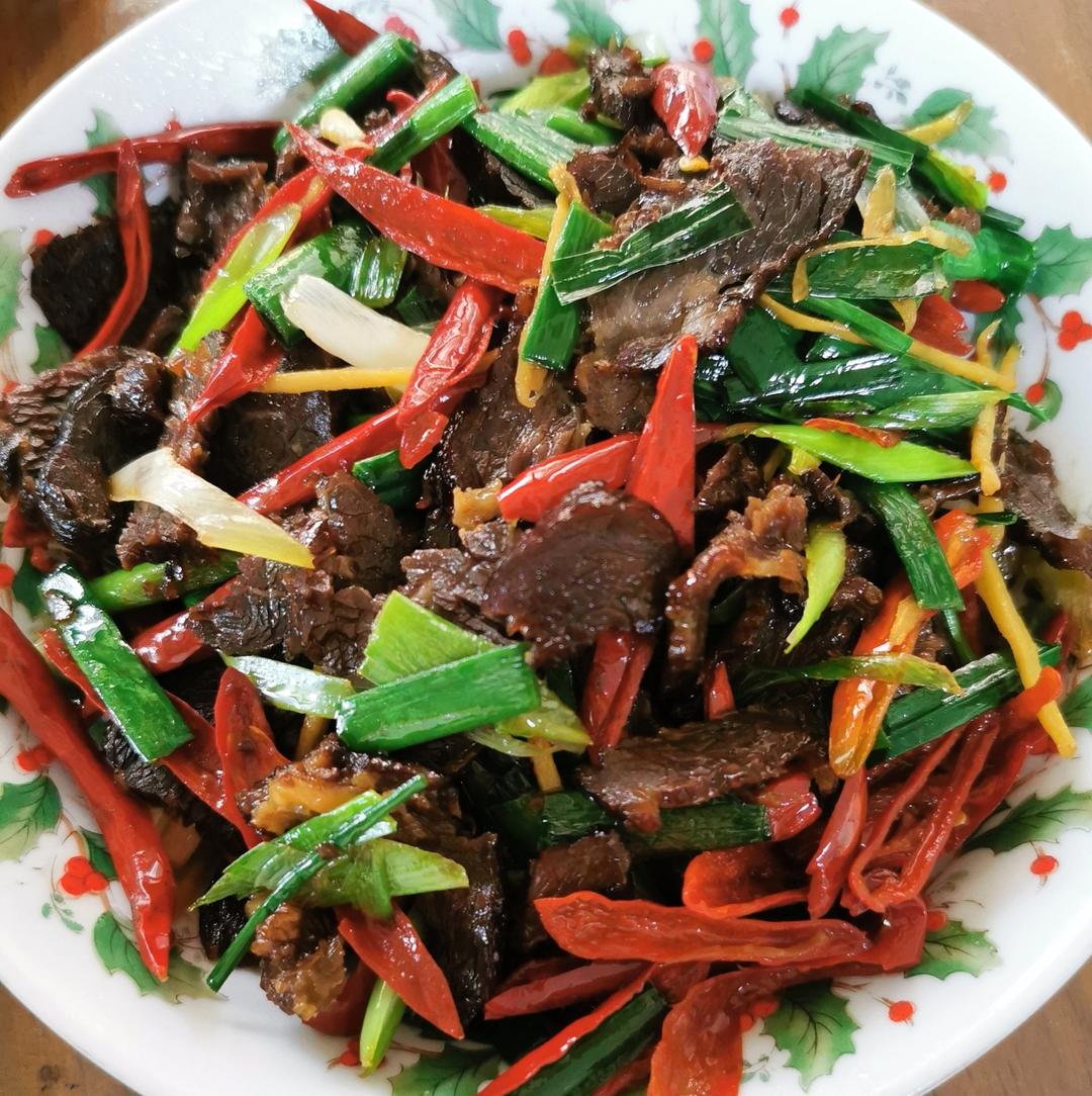 下酒神器|大蒜辣椒炒腊牛肉