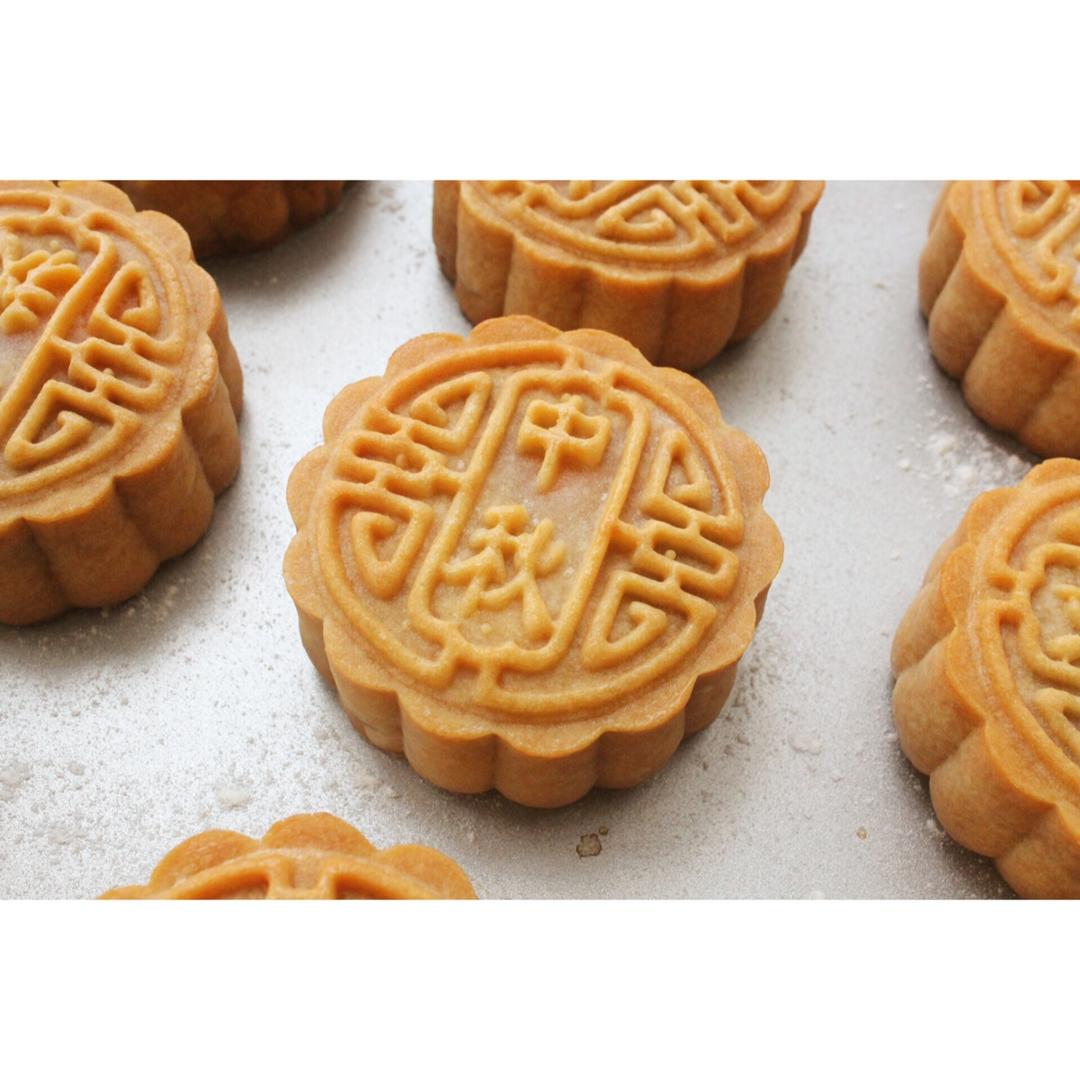 广式月饼—蛋黄莲蓉月饼