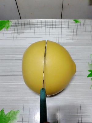 一次吃不完的柚子保存一周不坏的方法的做法 步骤1