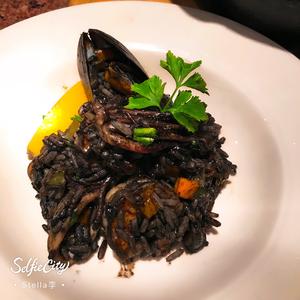墨鱼汁海鲜饭！超好吃的黑暗料理！Stella's Paella Negra的做法 步骤19