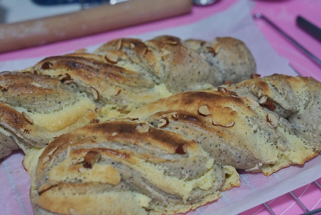 红茶奶酥面包