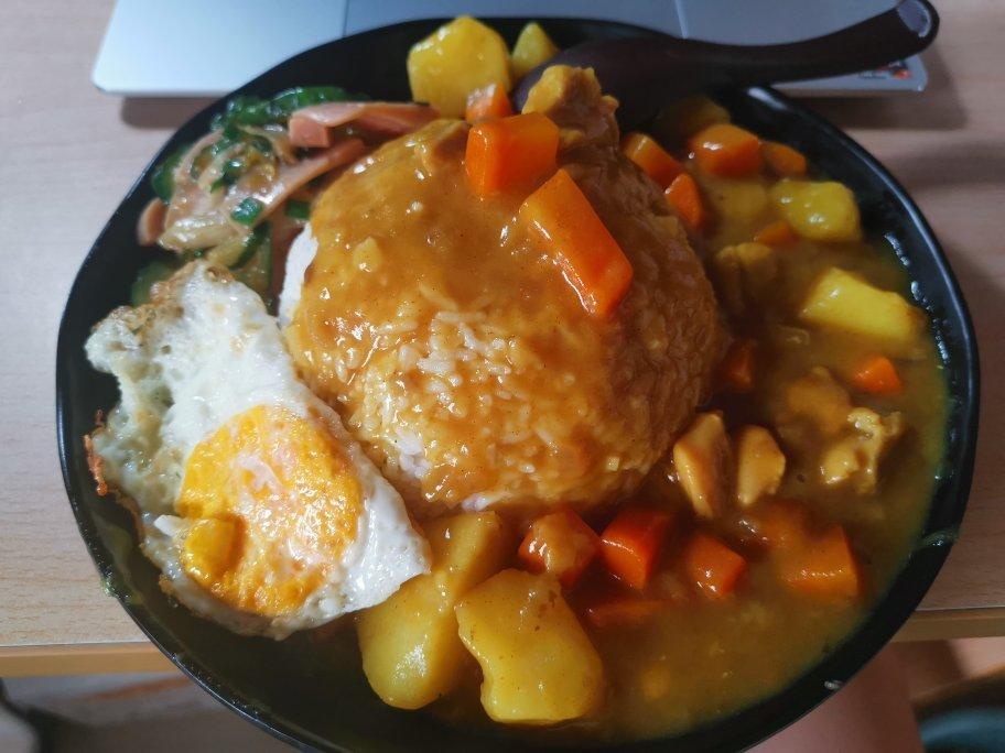 土豆咖喱鸡肉饭
