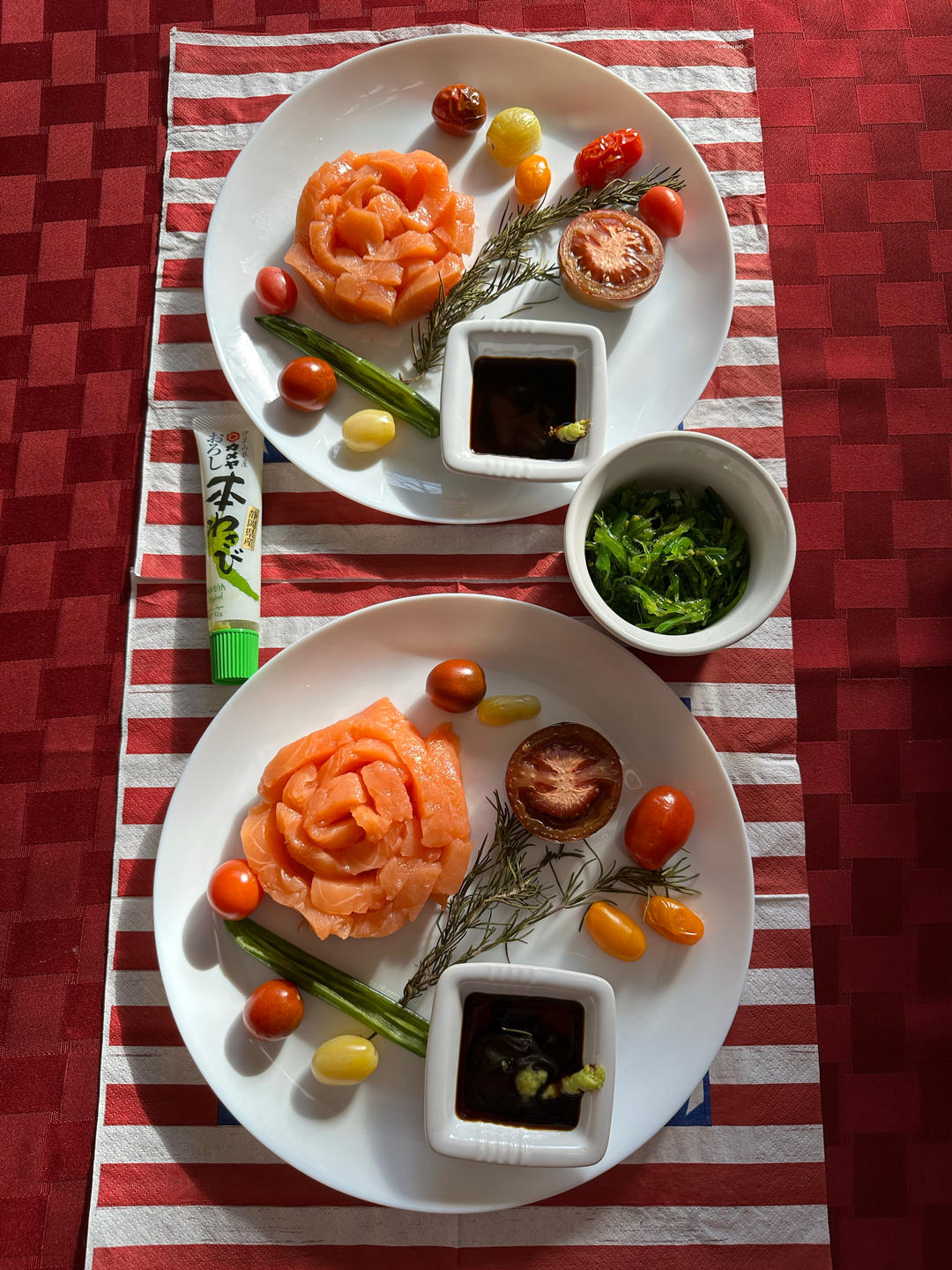 三文鱼花与果蔬创意拼盘