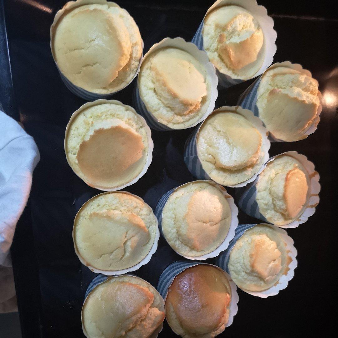 软绵绵戚风纸杯蛋糕