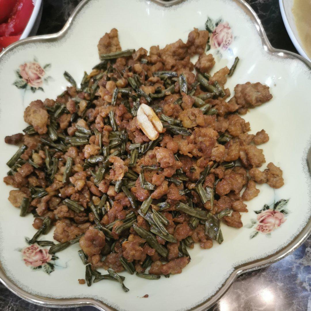 酸豆角炒肉沫
