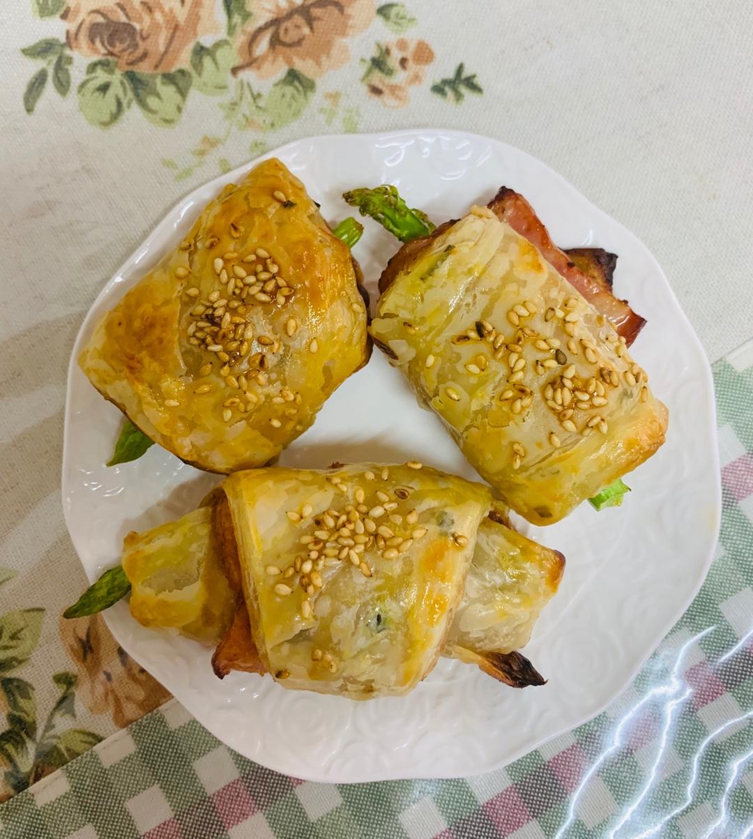 香肠酥皮卷：手抓饼皮还能这样吃，不用和面快速搞定早餐