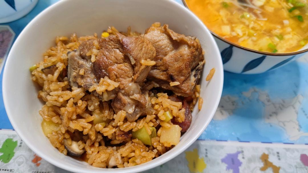 【排骨焖饭】