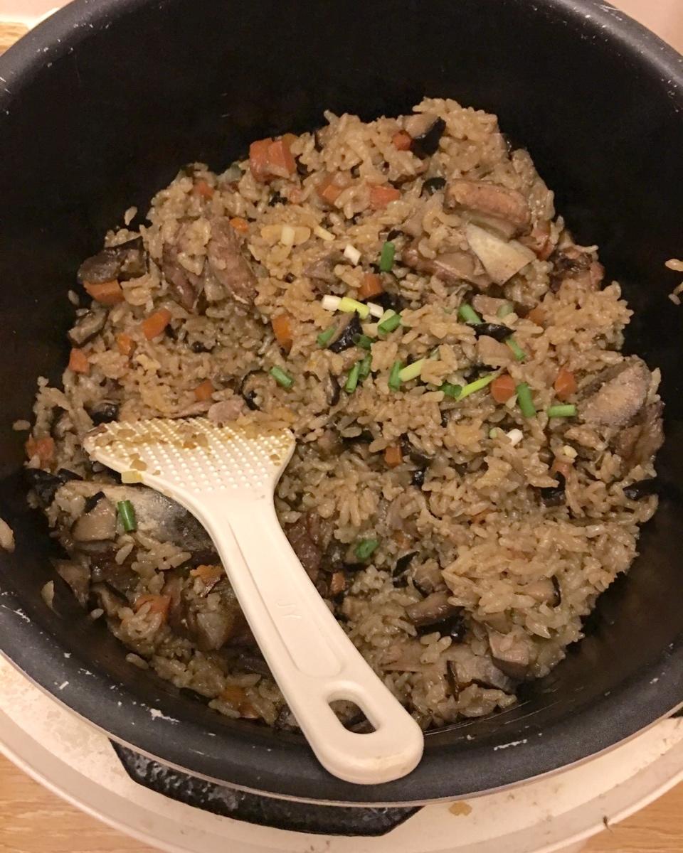 喷香排骨焖饭（爆好吃）