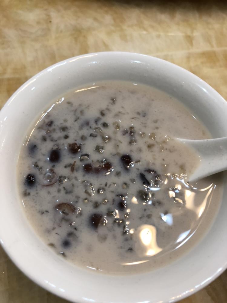 红豆莲子牛奶西米露的做法
