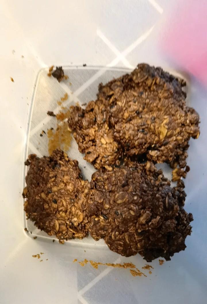 消耗巧克力酱—芝麻巧克力燕麦球