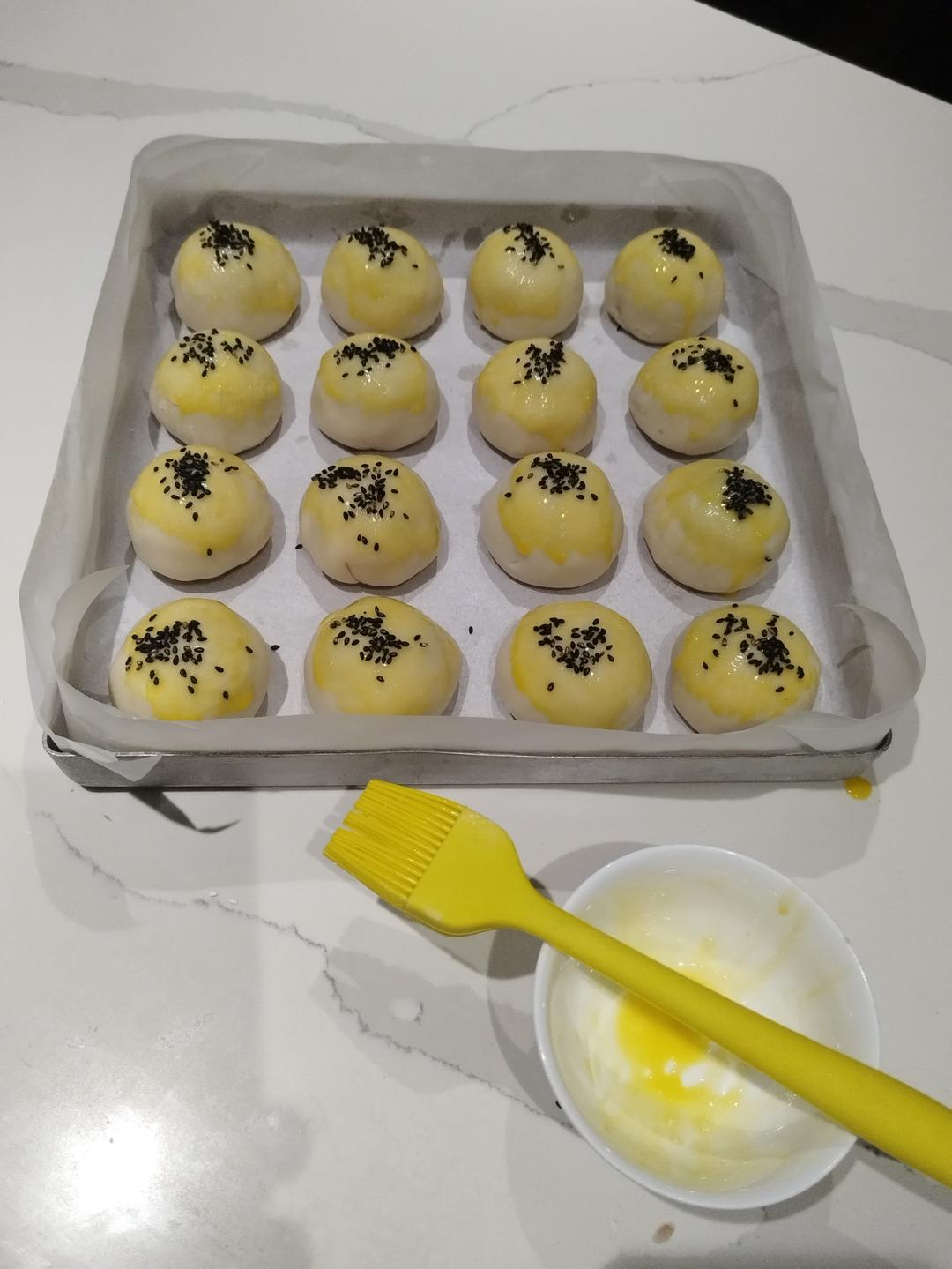 肉松麻薯蛋黄酥——(揉麻薯不烫手的小诀窍)