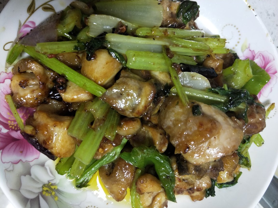 木耳西芹炒鸡腿肉