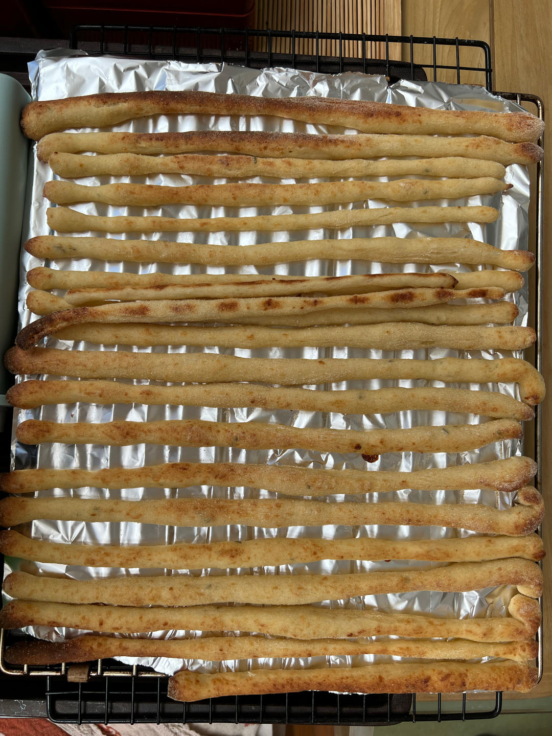 简易免揉迷迭香帕玛森面包棒