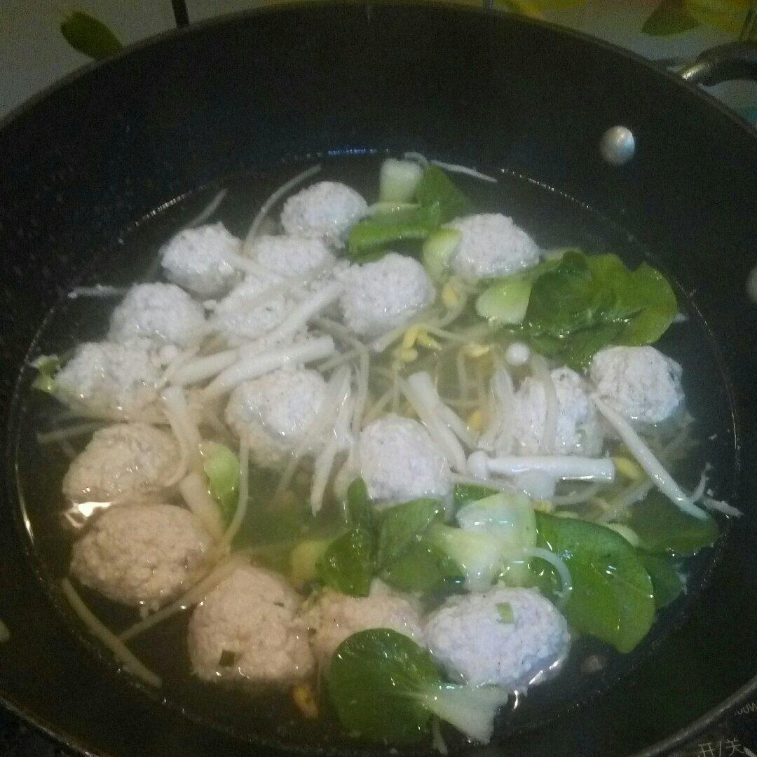 【10分钟系列】白萝卜豆腐圆子汤