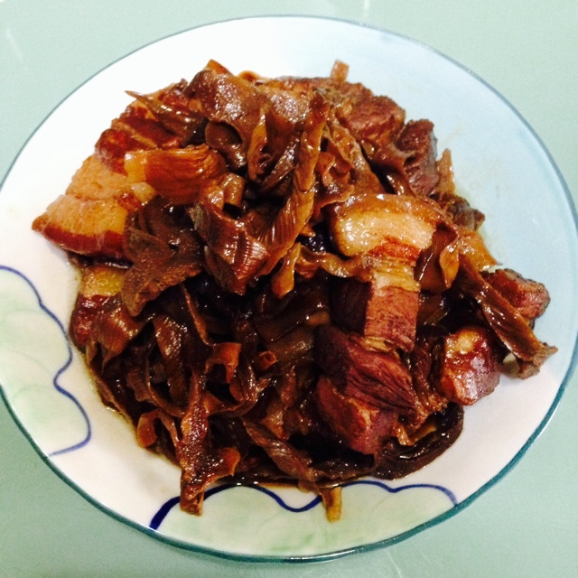 小草叶子哥做的腊笋烧肉