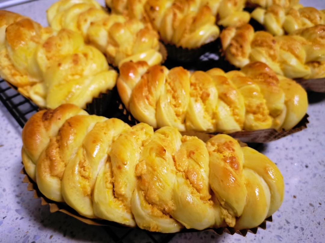 咸蛋黄奶酥面包（免模具）