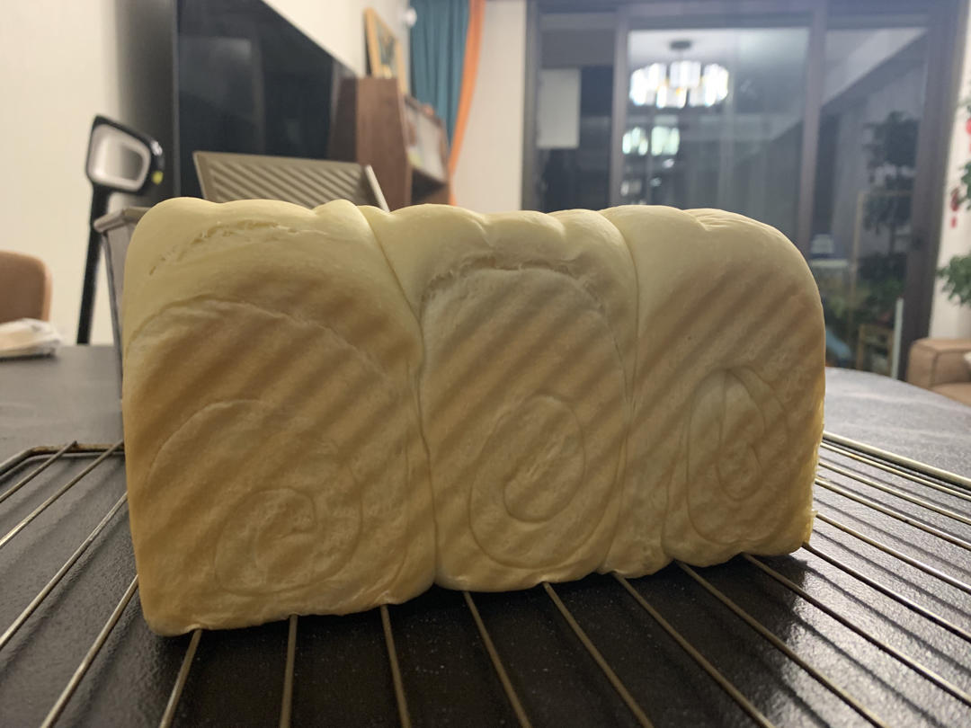 升级版奶香手撕吐司